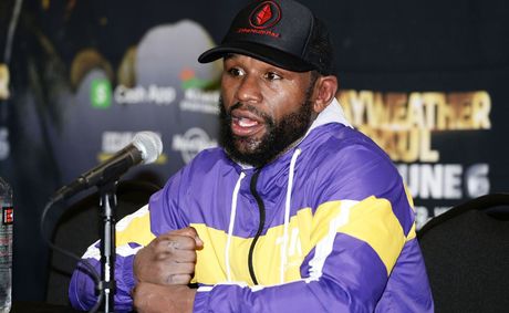 Floyd Mayweather Says Black Community Praying For His Downfall