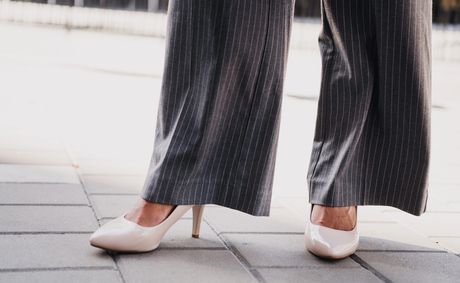 The fashion trends women are actually wearing right now — not just on runways
