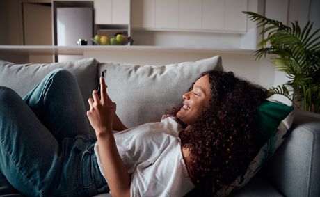 Your Smartphone Habit Could Be Quietly Damaging Your Hands