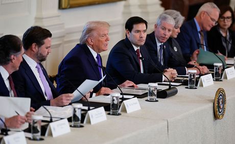 ‘This Is Sick’: Trump Gives Federal Employees Special Number to Ask Him Questions But Forced Them to Call Him This Name Instead