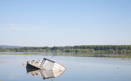 3 children dead after boat capsizes on Wisconsin lake