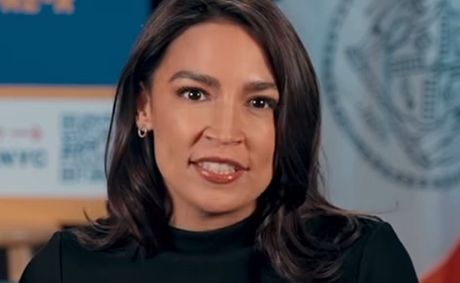 AOC Slams $16M Reflecting Pool Repair Gone Green: “They’ve Turned It Into an Actual Swamp”