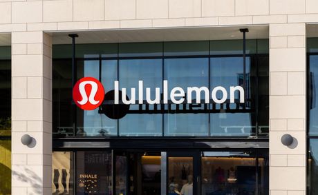 LULU stock moves higher but faces risk