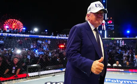 ‘Uh …Embarrassing’: Trump Didn’t Expect This White House Moment to Go Viral — Then Cameras Caught a Strained Scene Behind the Cage