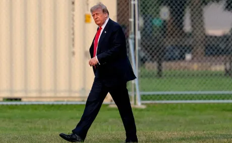 ‘I Don’t Believe My Eyes: A Defeated Trump Caught Off Guard After Fans Spot a Telling Detail with His Suit, While Exposing His Secret Battle to the World